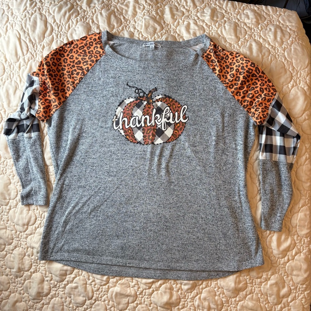 Kids Long Sleeve Thankful Shirt with Pumpkin Design
0132